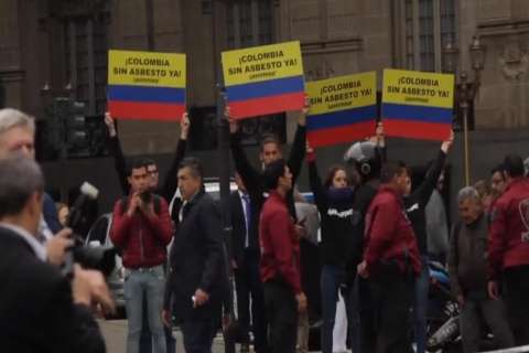Así fue la protesta contra el asbesto en la visita oficial de Duque a Argentina