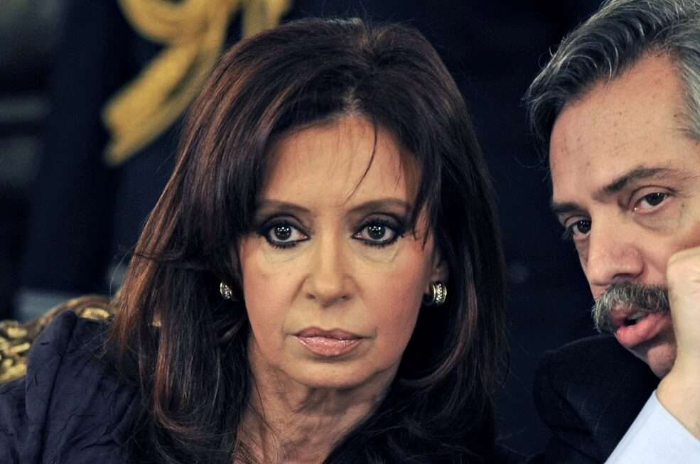 Cristina Fernández de Kirchner, expresidenta y candidata a la vicepresidencia de Argentina, con su fórmula presidencial, Alberto Fernández. / AFP