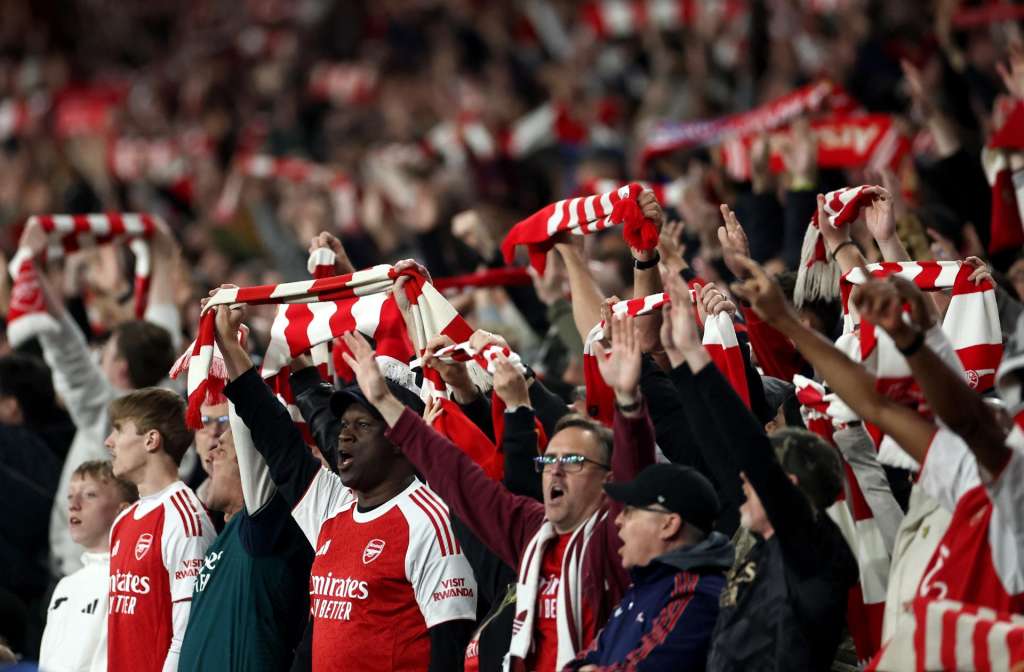 LONDON (United Kingdom), 05/05/2026.- Fans of Arsenal cheer during the UEFA Champions League semi-finals 2nd leg match Arsenal FC against Atletico de Madrid, in London, Britain, 05 May 2026. (Liga de Campeones, Reino Unido, Londres) EFE/EPA/NEIL HALL