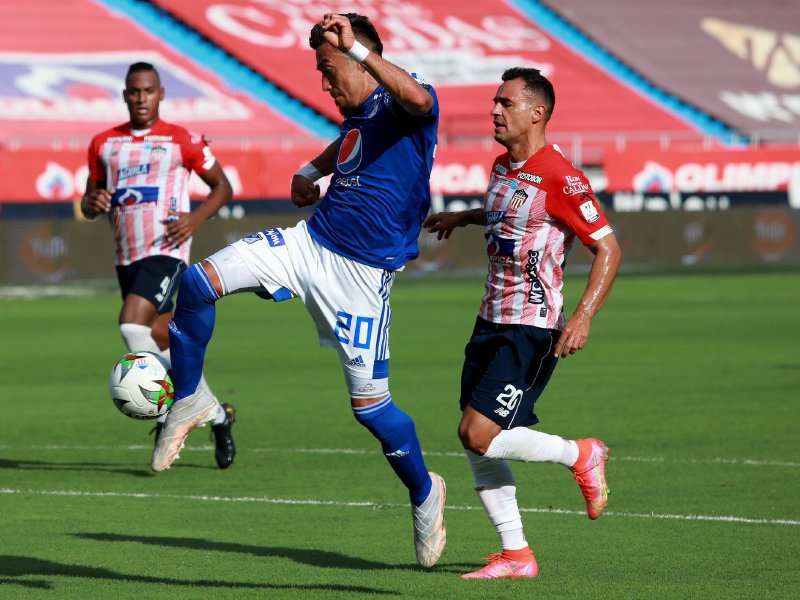 Fernando Uribe marcó el  primer gol de  Millonarios en la derrota 3-2 ante Júnior, en el estadio Metropolitano. / Dimayor
