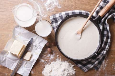 ¿Cómo hacer salsa bechamel para acompañar el pollo?