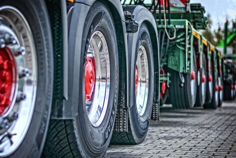 Restricción para vehículos de carga en agosto de 2023: vías y horarios