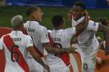 Perú venció a Bolivia y puso un pie en los cuartos de final