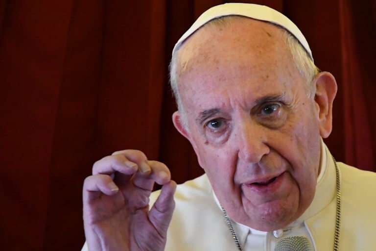 El papa Francisco asegura que hay una manera "sucia" de hacer periodismo que no es justa. / AFP