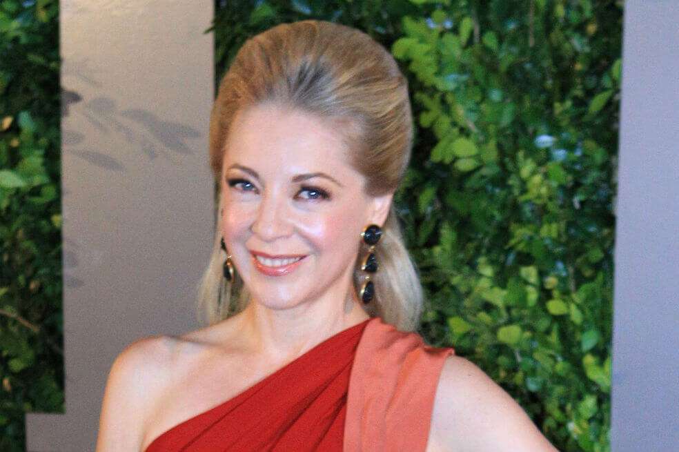 La actriz Edith González en la alfombra roja de la nueva Vanity Fair México, en Ciudad de México, el 23 de marzo de 2015. / EFE