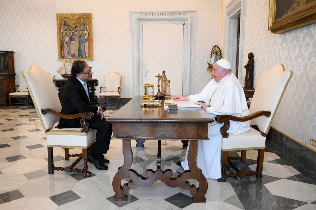 Petro en el Vaticano