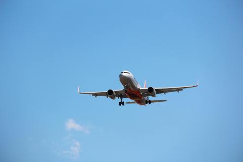 ¿Cómo es la caja negra de un avión, qué información almacena y por qué no se destruye?