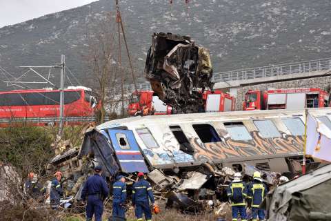 Cancillería colombiana habilita atención a afectados por choque de tren en Grecia