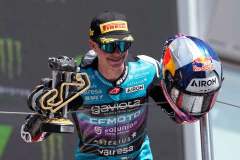 Moto3: David Alonso logró su cuarta victoria de la temporada y es nuevo líder