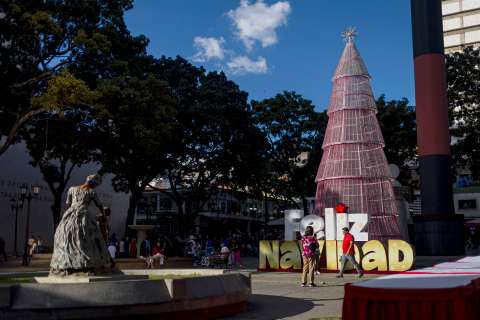 Delcy mandó montar el arbolito el día que la justicia apretó a Maduro y Cilia