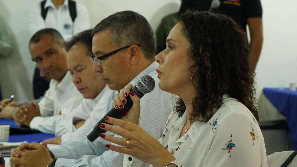 Juan Carlos Montenegro, nuevo director general del Invías; William Villamizar, gobernador del Norte de Santander; William Camargo, ministro de Transporte, y María Constanza García, viceministra de Infraestructura.