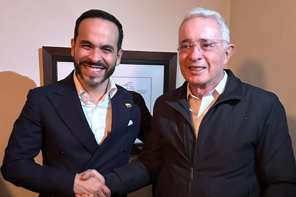 El expresidente Álvaro Uribe ha recibido a Abelardo De la Espriella en su finca en Rionegro.