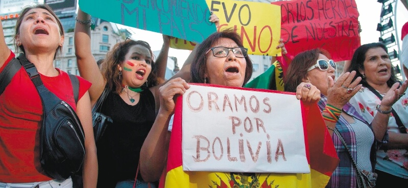 Durante la última semana se han presentado masivas manifestaciones a favor y en contra de la renuncia de Evo Morales en las grandes ciudades de Bolivia. / AFP