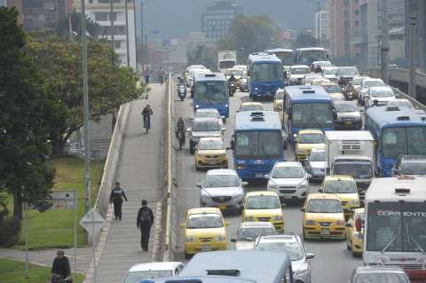 Movilidad 15 de mayo: manifestación genera congestión y cierre de estaciones en carrera 10