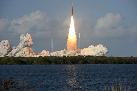 ¡Despegó Artemis 2! Cuatro humanos van rumbo a la Luna