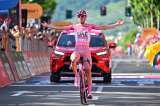 Tadej Pogacar, campeón del Giro de Italia, ahora va por el Tour de Francia