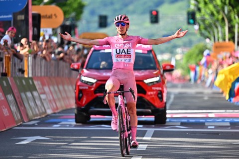 Tadej Pogacar, campeón del Giro de Italia, ahora va por el Tour de Francia