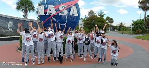 Niños colombianos llegaron a la NASA para ver el lanzamiento de la Misión Lucy