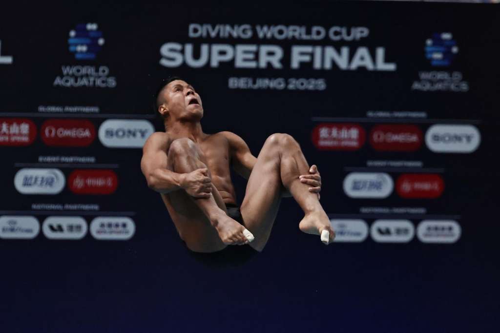 Beijing (China), 03/05/2025.- Luis Felipe Uribe Bermudez of Colombia competes in the Men's 3m Springboard Final at the World Aquatics Diving World Cup 2025 Super Final in Beijing, China, 03 May 2025. EFE/EPA/ANDRES MARTINEZ CASARES