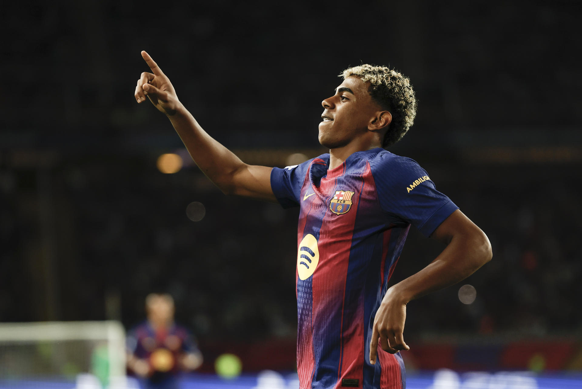 FOTODELDÍA GRAF8573. BARCELONA (ESPAÑA), 21/10/2025.- Lamine Yamal de Barcelona celebra un gol este martes, en un partido de la Liga de Campeones entre Barcelona y Olympiacos en el Estadio Olímpic Lluís Companys, en Barcelona (España). EFE/ Alberto Estevez
