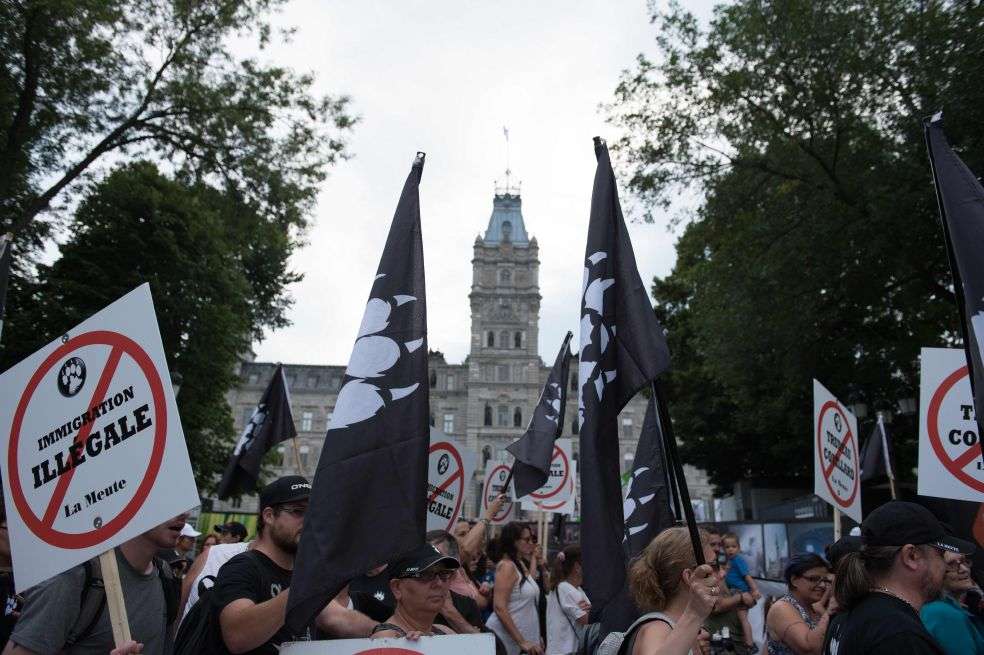 La Meute, un grupo antiinmigración, marcha por estos días en Quebec contra la llegada de ilegales. / AFP
