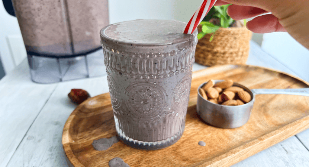 Smoothie de banano y arándanos