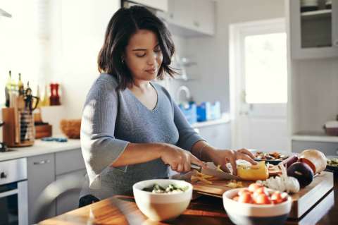 Cómo debe alimentarse una mujer en cada etapa de la vida