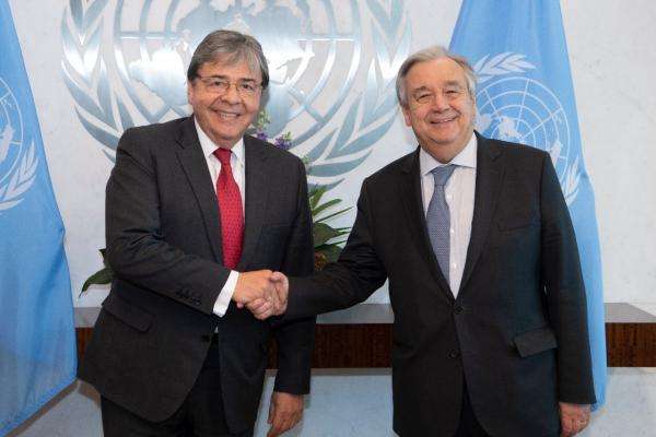Carlos Holmes Trujillo, ministro de Relaciones Exteriores, y el secretario general de Naciones Unidas, Antonio Guterres. / Misión ONU