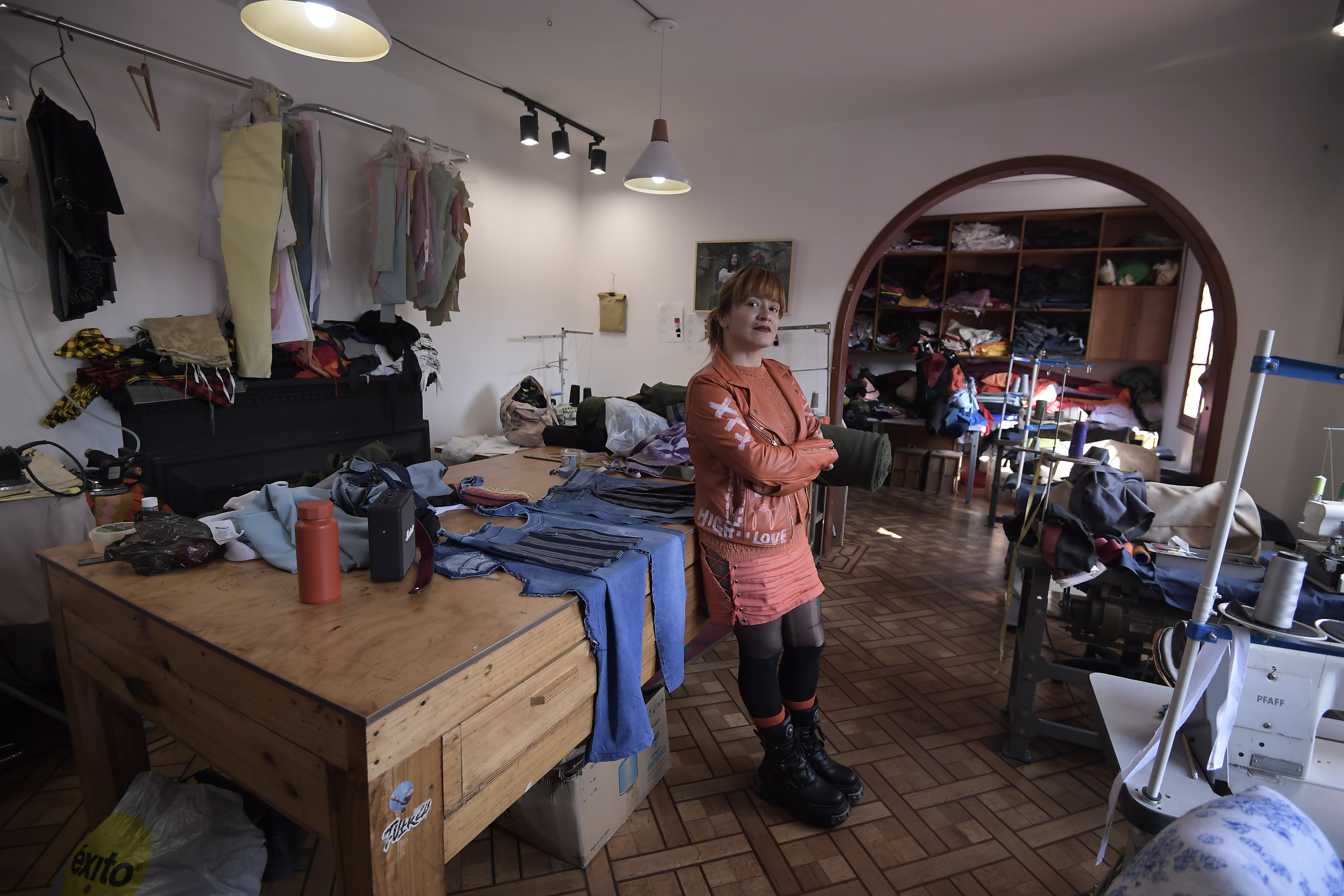 Diseñadora de modas, creadora de "Amor Real", una fundación que se dedica a confeccionar increíbles prendas bordadas a mano por habitantes de calle, trabajadoras sexuales o jóvenes.