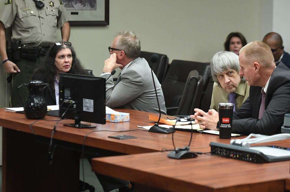 Louise y David Turpin, que se declararon culpables de 14 delitos de abuso por décadas en contra de sus hijos, fueron condenados a cadena perpetua. / AFP