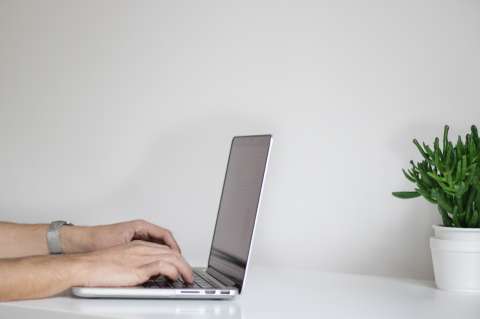 El ‘hacker’ que dejó a Corea del Norte sin Internet en pantaloneta y chanclas