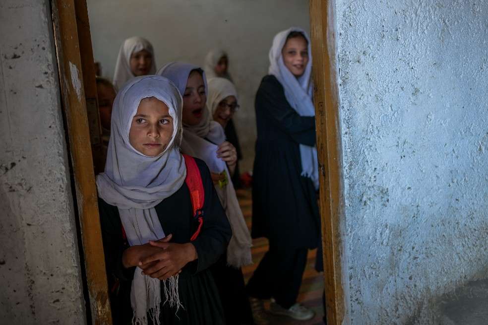 Cifras de Unicef señalan que antes de la crisis humanitaria más reciente, 4,2 millones de niños no estaban matriculados en la escuela. Alrededor del 60 % de ellos son niñas.