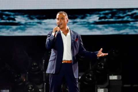 Alejandro Fernández canta "Eso y más", de Joan Sebastian