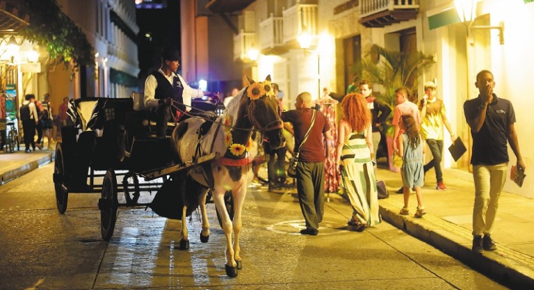 Alcaldía de Cartagena inició sustitución de caballos cocheros por coches eléctricos