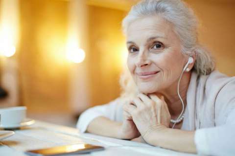 Truco para tapar tus canas con solo dos ingredientes naturales
