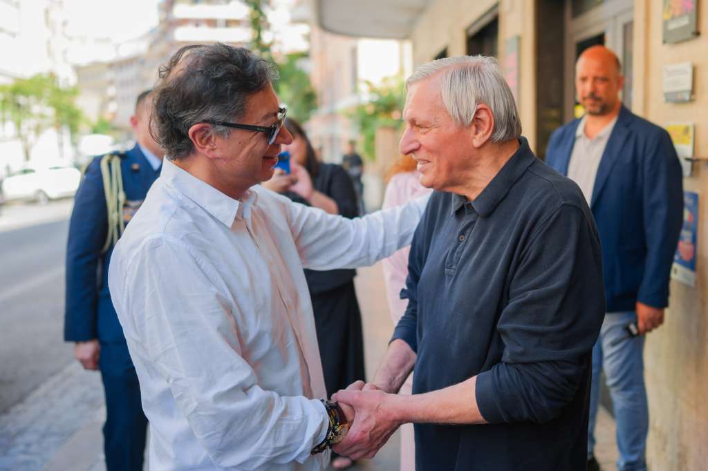 En Roma, Italia, el presidente Gustavo Petro y el padre Luigi Ciotti intercambiaron experiencias y manifestaron el interés por buscar el fortalecimiento de las líneas de cooperación.