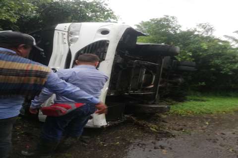 Bus que transportaba al Real Boyacá se accidentó
