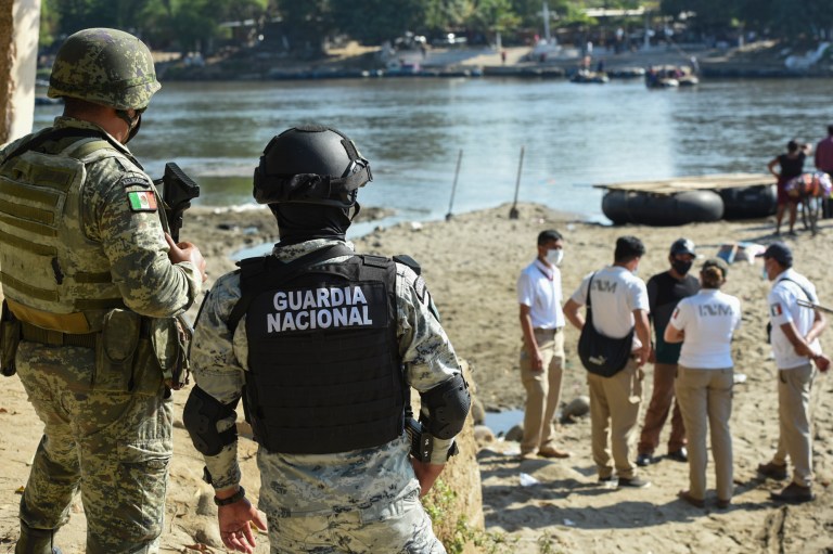 México militariza la frontera sur ante la llegada de una caravana de migrantes hondureños
