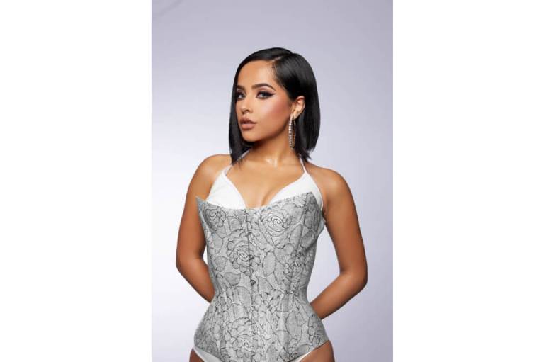 Becky G estrena este jueves su primer álbum: «Mala Santa»