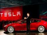 Investigan accidente de auto Tesla que iba en piloto automático