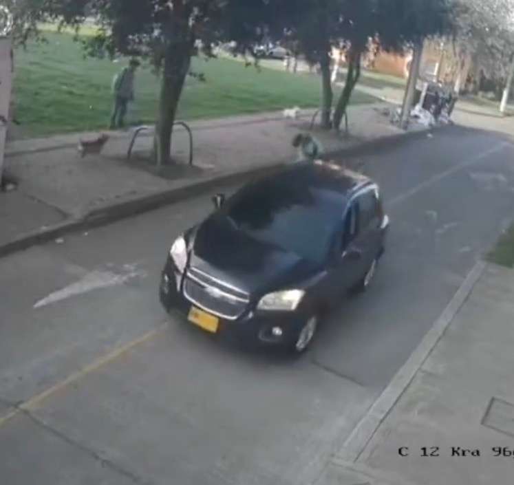 Así fue el momento en que un ciclista fue arrollado por un vehículo que se dio a la fuga.