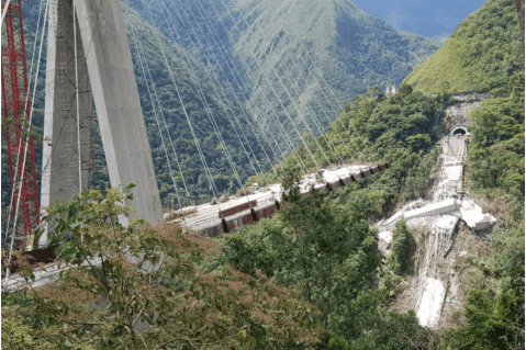 Bajo los escombros de la vía al Llano