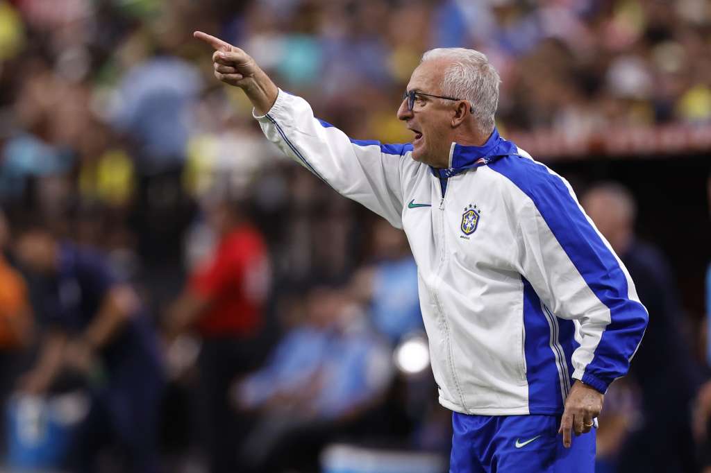 Las Vegas (United States), 29/06/2024.- Brazil head coach Dorival Júnior motions during the CONMEBOL Copa America 2024 group D soccer match between Paraguay and Brazil, in Las Vegas, Nevada, USA, 28 June 2024. (Brasil) EFE/EPA/CAROLINE BREHMAN