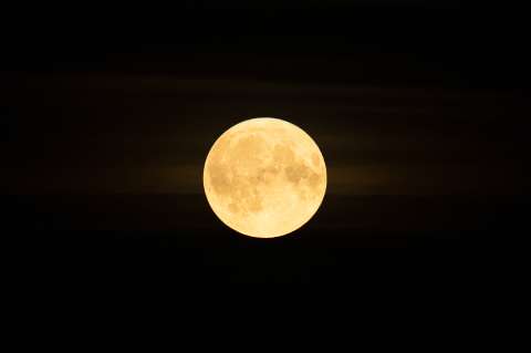 Video: se empieza a ver la “superluna” azul en el mundo