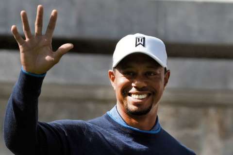 Tiger Woods dice sentirse bien y sigue pensando en el regreso