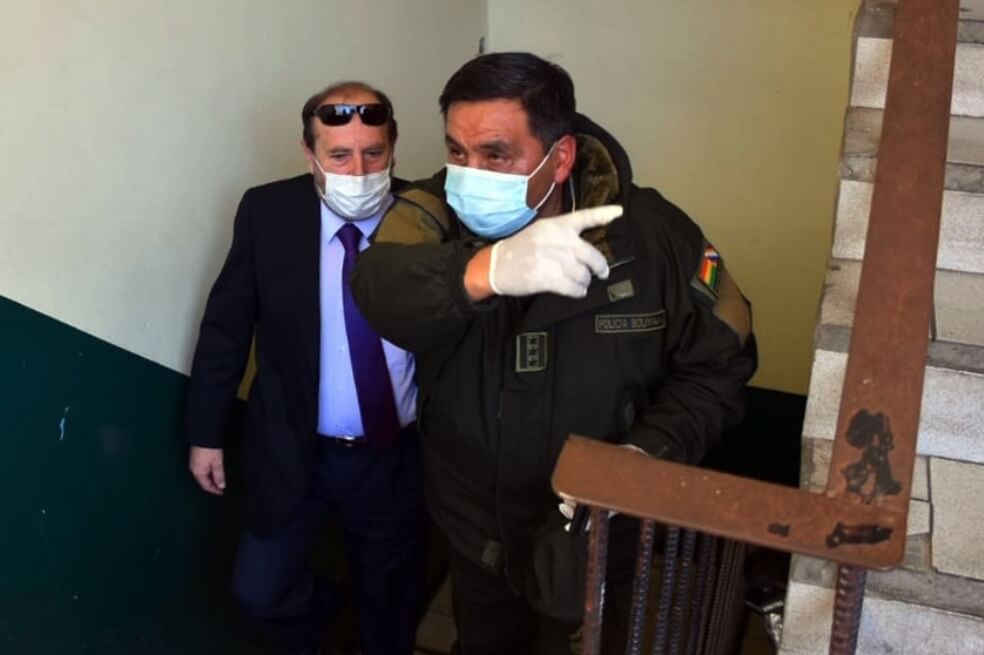 El exministro de Salud de Bolivia, Marcelo Navajas (izq.). / AFP
