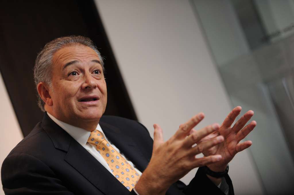 Vicepresidente de la República y General de la Policía (r).
