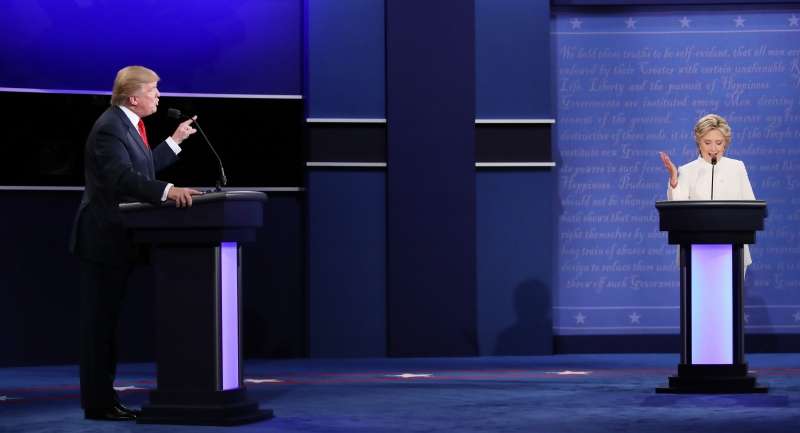 Los candidatos presidenciales de Estados Unidos durante el debate en Las Vegas (Nevada). / AFP