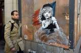 Cubren grafiti de Banksy criticando trato a los inmigrantes
