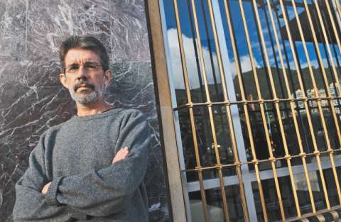 Tomás González: “La fugacidad del tiempo hace que el universo tenga belleza”
